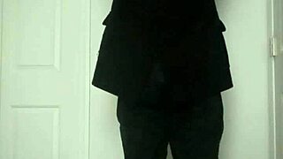 Detailed Guide to Stretching Arms During Exercise Routine Demonstration