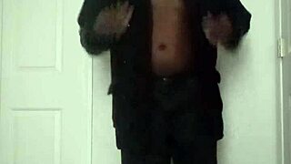 Detailed Guide to Stretching Arms During Exercise Routine Demonstration