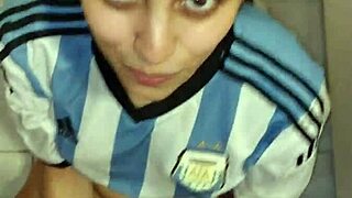 Viděl jsi Chilena šukat Argentinku s velkýma prdelma a končit na hubu?