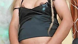 Ropa Sexy Masturbándome Transexual