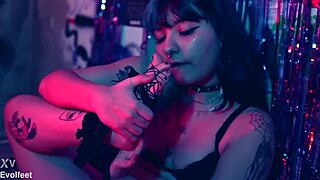 Jerk to my pretty small feet 😘