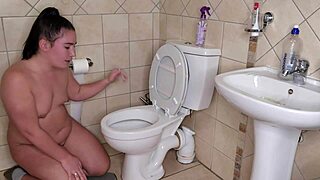 BBW σε διδάσκει να γλείφεις στην δημόσια τουαλέτα με αντίστροφη μέτρηση σπέρματος