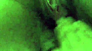 Η Juicemyanal τρίβει την τριχωτή ανοιχτή πουτάνα μέχρι να τινάξει, μετά αυτοϊκανοποιείται αναλ και αυτογκαμάει έντονα