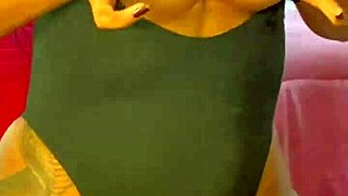 ofereço meu cuzinho para fazer meu primeiro anal tenho 18 anos rosa vermelha