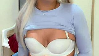 Rica Transexual Tetas Pequeñas Pajeando!