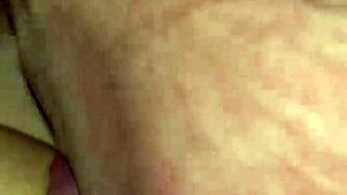 ブロンドの女子が自宅のラフシーンでパパからベトベトの顔ファックと口内射精