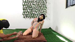 La ingenua Saritacoketa está muy excitada para su prueba de doble penetración 😍