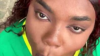 ayudo a desconocida y ella quería ir al bosque a tener sexo conmigo y casi nos descubren