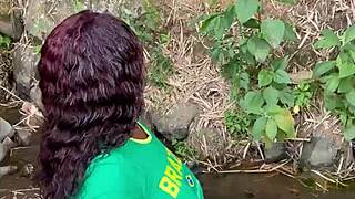 ayudo a desconocida y ella quería ir al bosque a tener sexo conmigo y casi nos descubren