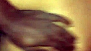 Dominikanska beba z ogromnimi joškami mi da ročno in oralno