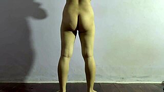 look at this fine ass amateur girl working out at home