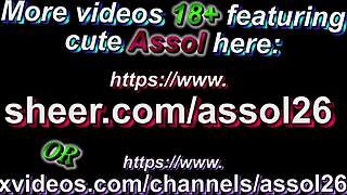 Warum neckt Assol ihren alten Nachbarn im Bett?