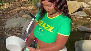 ayudo a desconocida y ella quería ir al bosque a tener sexo conmigo y casi nos descubren