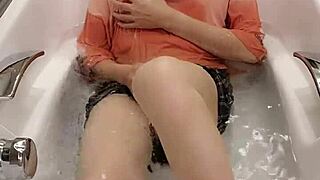 Watch Shemale Ting Xuan Masturbate In The Bathtub While Wearing Clothes!