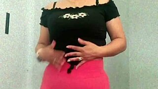 panty outline visible in tight leggings
