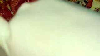 Onanerer på pizza, kommer på mat 😈