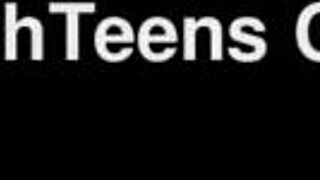 Brittisk 18-åring har sin första gång med pojkvän i strumpbyxor och trosor