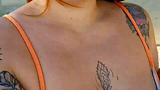 Coloquei Os Peitos Pra Fora E Vou Tentar Comprar Alguma Coisa E Pagar Com Os Peitos