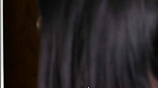 계모 데바 폭스가 빨강머리 여자를 유혹해서 뜨거운 쓰리섬! 😈