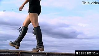 Adventurous teen fingering in the car 😍