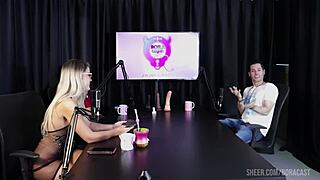 Я смотрю компилы Jow Jow в Bora Cast с Bruna Carlos в прозрачном красном