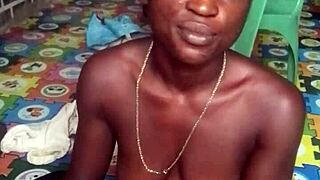 Deli kaltak diyor ki, seksi kıyafetlerden sonra çıplak twerk yapmayı seviyorum