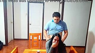 Sex før morgenmad på spisebordet med en stedmor taget på sengen