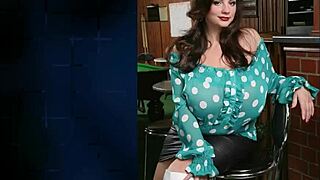 Bikini Busty Hot Big Boobs Girls No Bra