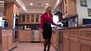 Mature Cougar and Sexy Cute Girl Engage in Cunilingus and Orgasms