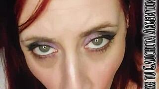 Føl følelsene når den sexy gauchita-sykepleieren sjekker kroppen din i fetish-rollespill