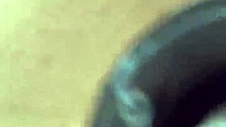 묶인 파트너를 바쿠글라이드 기계로 괴롭혀 강렬한 밀킹하는 페미돔 플레이