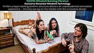 Ekstrem squirting i lesbisk legetid med vibrator - Vivifie