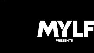 Stepmom and stepson share huge orgasm 😍