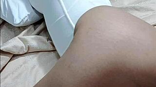 Madrastra de 25 años culona labios gruesos vaginales anda cachonda buscando a quién follar