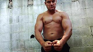 yuri gaucho brazilian bear gives handjob cumload