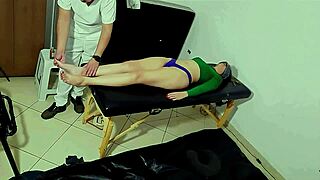 In this foot bath massage, he passionately sucked her feet. The intense licking led to him cumming on her toes.