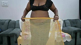 desi saree aunty teasingly shows her tits to mother in law