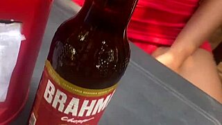 Exibida no bar com um homem casado brazilian interracial outdoor