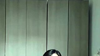 Сапфир стонет, кончая на дилдо BBC