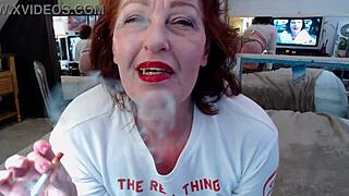 897 dawnskye1962 пуши цигара и се опитва да накара пениса ти да пулсира напълно облечена.