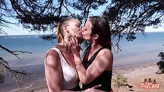 Arianna & Angelina MILF montok main threesome santai dengan kawan