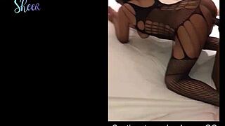 Рогоносец чувствует унижение, пока жена трахается с большим черным членом