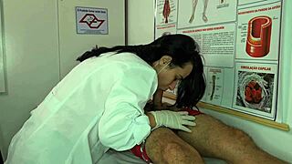 พยาบาลตื่นเต้นกับความแข็งของผู้ป่วย