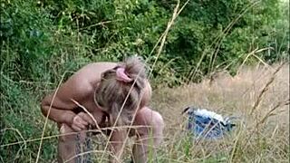 esclave f, bent over on highway for blowjob?