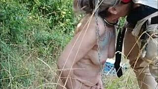 esclave f, bent over on highway for blowjob?