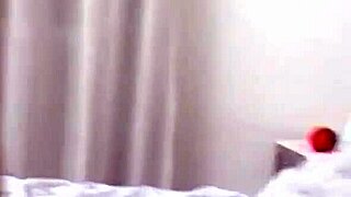 Dans la chambre de mon pote, j'adore faire des préliminaires avec ma copine