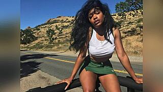 Why jerk off to SZA in sexy contest?