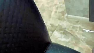 beautiful woman masturbating on webcam at the dentist