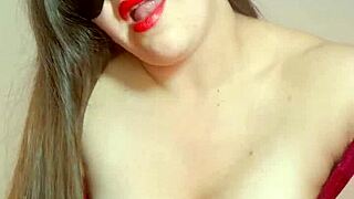 madrastra mexicana se masturba para su hijastro, extrañando su verga y semen.