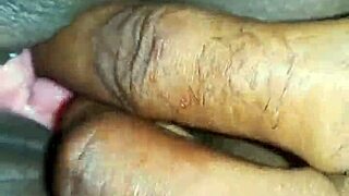 hornyzee fingering her pussy in masturbation 😈